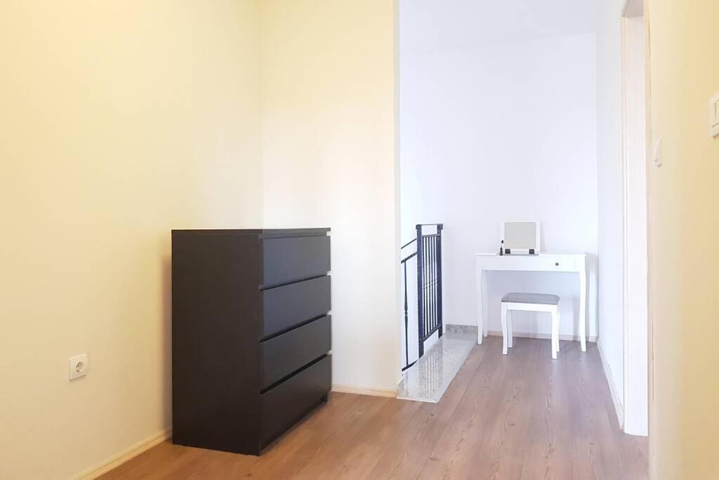 Apartment Buscina,duplex House With Garden